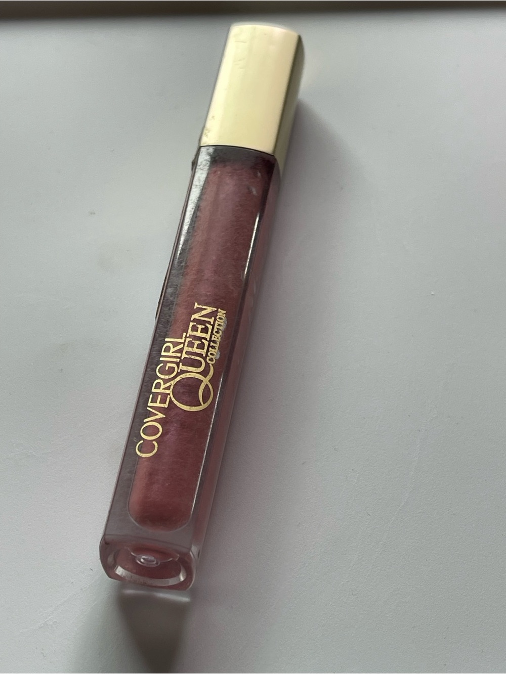 COVERGIRL Queen Collection Colorlicious Lip Gloss Q670 ICED BERRY uns NWOB